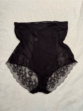 Gorgeous High-Waist Lace Trim Boudoir Briefs - Black